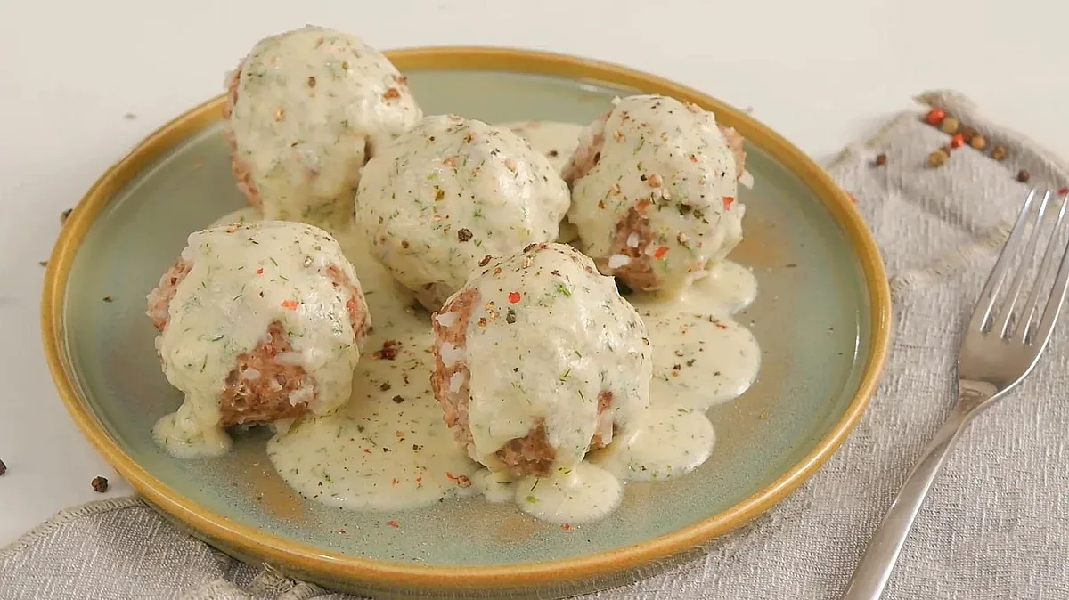 От тези кюфтета с яйчен сос ще си оближете пръстите