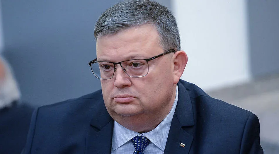 Сериозен конфликт! Какво поиска Цацаров
