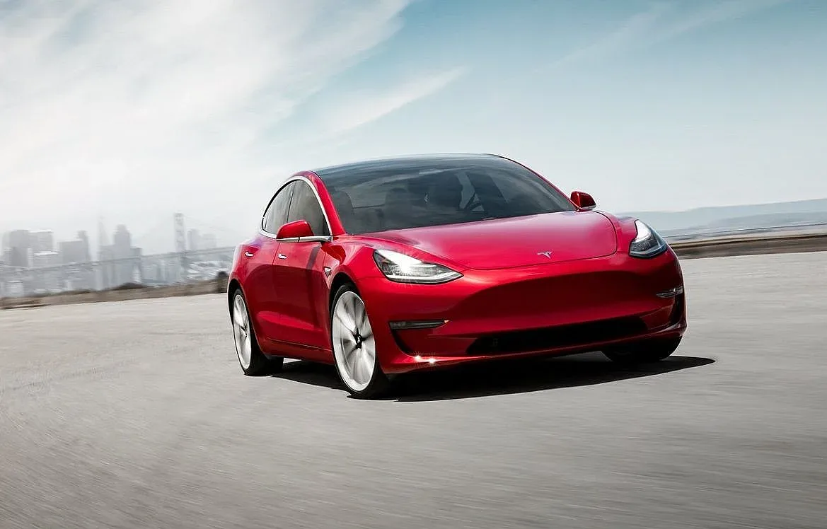 Собственици на Tesla ги използват за добив на криптовалути