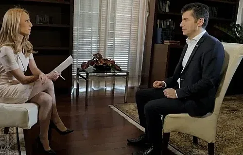 Скандал с минижуп на интервю с премиера