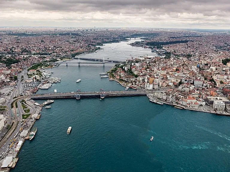 Затвориха Босфора заради повреден кораб