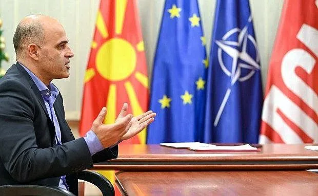 Новият кабинет в Скопие започва с визитата на Петков