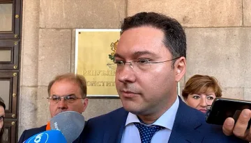 ГЕРБ се чуди на Петков защо бърза да ходи в Скопие