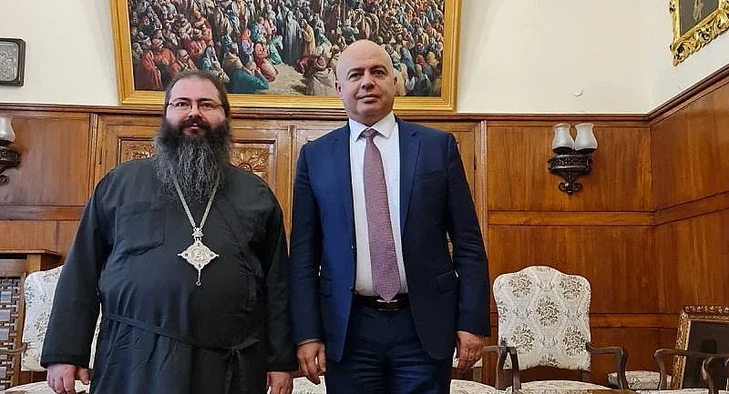 БСП преговаря с църквата. Какво обеща на Светия синод?