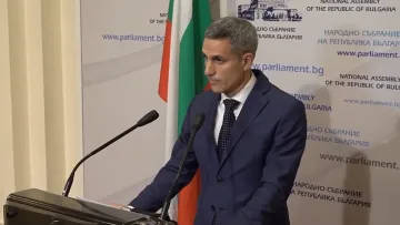 Бивш министър заразил с Ковид шеф на група в парламента