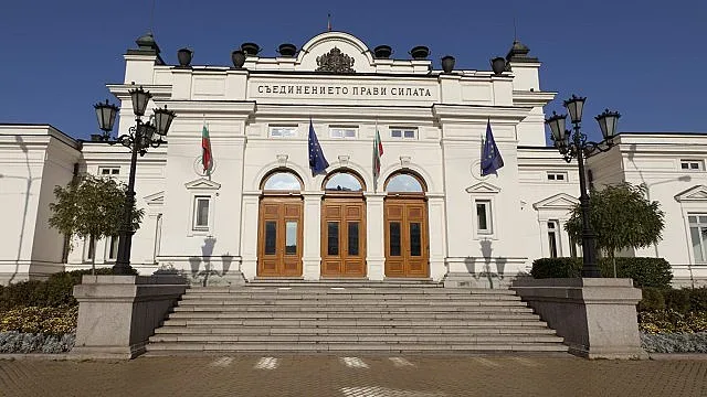 Девет министри отговарят на депутатски въпроси