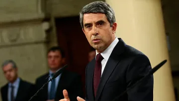 Плевнелиев в атака. Каза коя е машината на Радев