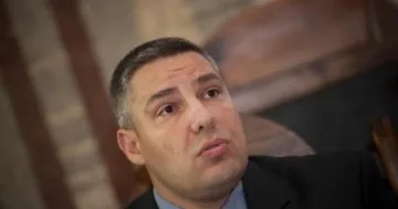 Скандал. Партия изхвърли общински съветник