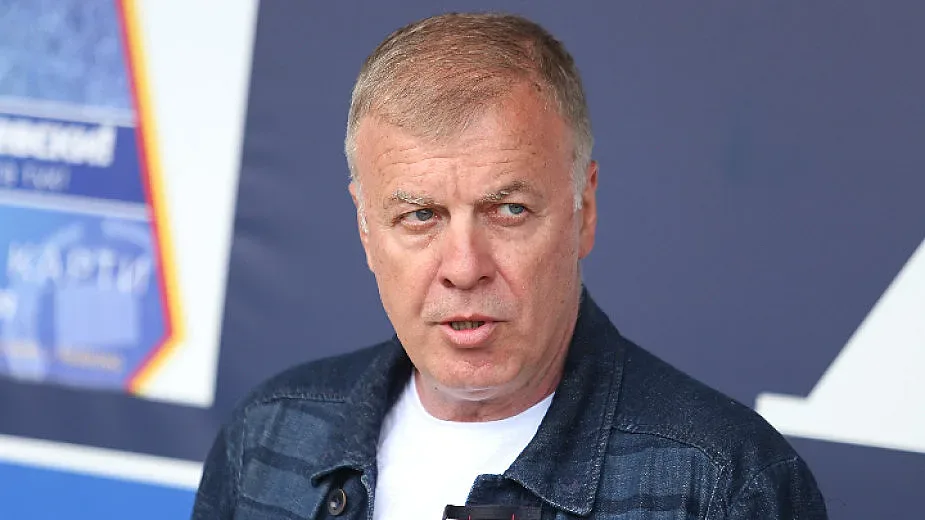 Скандал между Наско Сираков и спортния министър заради козирка