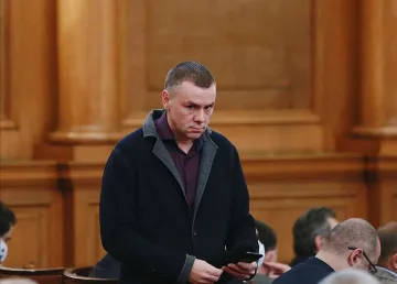 Ицо Хазарта се провини. Удрят го в заплатата