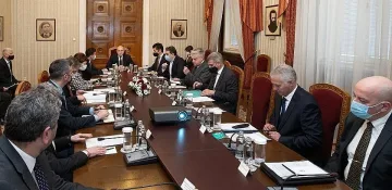 28 се струпали на заразния КСНС при Радев. Един остава свободен