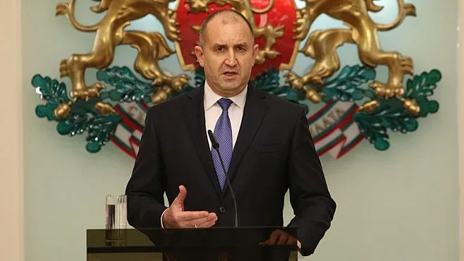 И президентът се самоизолира