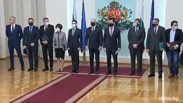 Ще сложат ли властта под карантина? Ето кой ще вади горещия картоф