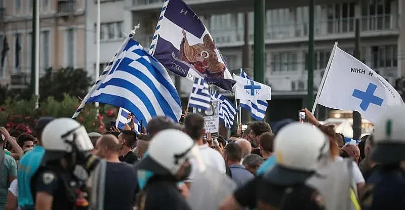 Ковид лудница! Затягане, протести и зараза след бустер в Гърция