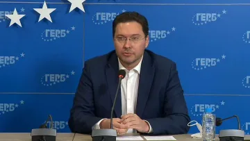 ГЕРБ подозират Радев за Северна Македония. Защо свиква КСНС?