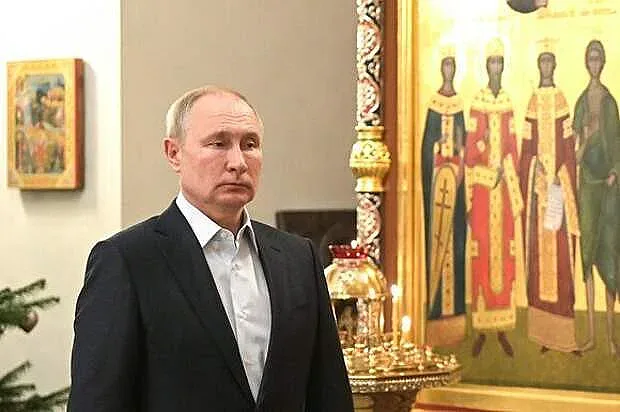 Полюшвал ли се е Путин в църквата на Рождество?