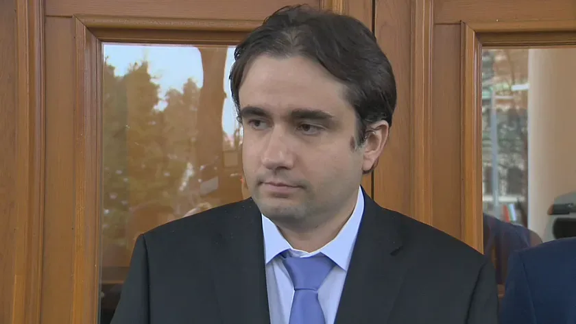 Големи промени с личните карти. Какво готви министър Божанов