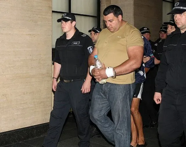 Порязаха сериозно осъден доживот. Какво му взеха
