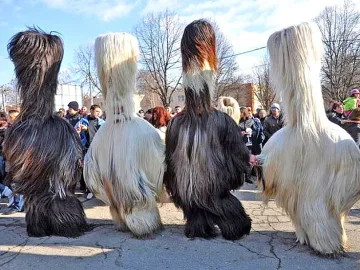 22 000 евро за кукерски костюм