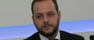 Екоминистърът каза кой ще получи €6 хил. помощи за ел.кола