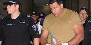 Цацаров отне имане за 340 000 лв. от Пешо Сумиста