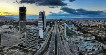 9000 лева заплата в София, кой ги плаща