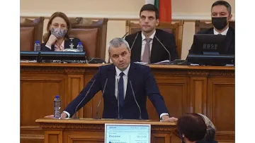 Костадинов отговори на Хазарта: Предчувствам тежка катастрофа