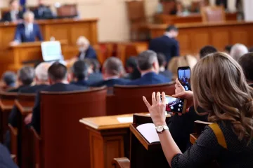 "Възраждане" и ИТН скочиха срещу зеления сертификат за парламента