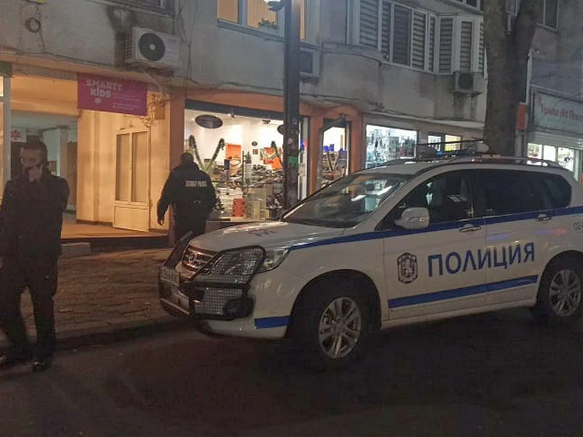 Самоубийство ли е? Откриха труп на млада жена в центъра на Бургас
