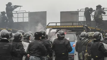 Безредици в Казахстан заради скъпия ток, правителството падна