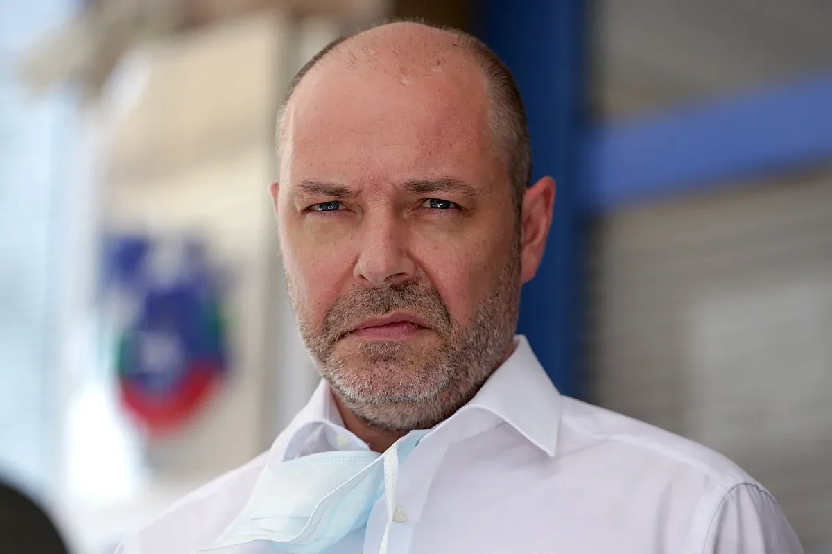 Именит хирург бръкна в раната. Разкри най-големия ни позор