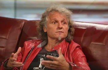 Къци Вапцаров с убийствена защита на премиера. Защо?