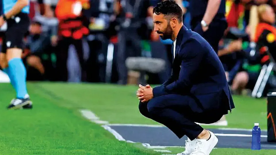 Феновете - Аморим, махай се!