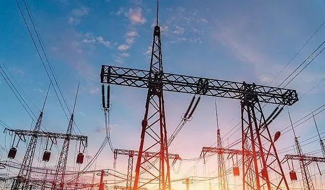 Бизнесът посреща 2022 г. с много по-евтин ток, колко падна цената