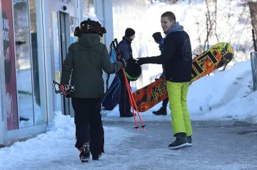 Зимните курорти се пукат по шевовете, всички вадят сертификати