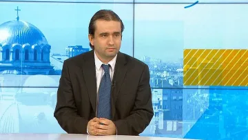 Министър обясни как ще маха държавата от главите на хората