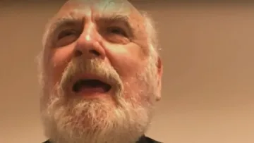 Първият ни ваксиниран епископ скочи люто на църквата