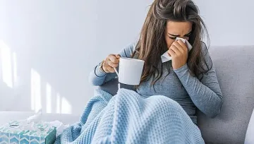 Драскане в гърлото е един от първите симптоми на омикрон