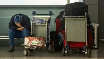 Хаосът в небето тотален, над 8000 са отменените полети