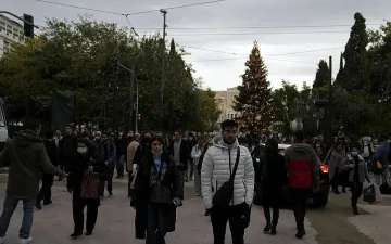 Гърция затяга мерките, въвеждат задължителна двойна маска