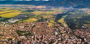 Градът на розите отново разцъфна