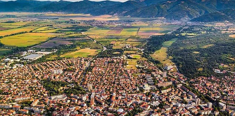 Градът на розите отново разцъфна