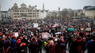 Певци и артисти поведоха протест срещу COVID мерките в Брюксел