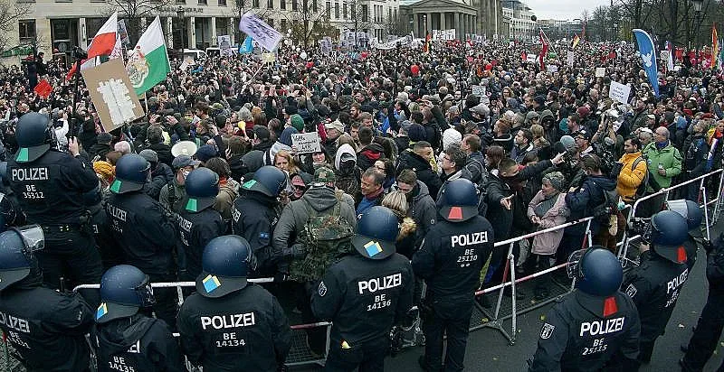 Германия уплашена! Взема мерки срещу антиваксърите