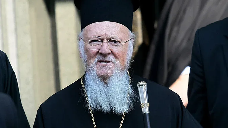 Вартоломей е с Ковид. Какво е състоянието му