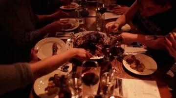 Намалете осветлението, ще ядете по-вкусна храна