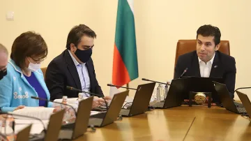 Петков с първи промени в новия кабинет