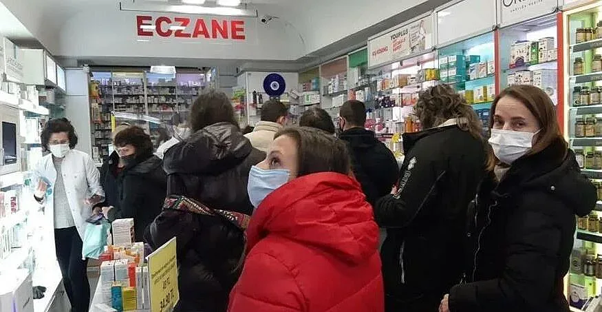 Нашенци се юрнаха на евтини лекарства в Турция. Какво купуват?