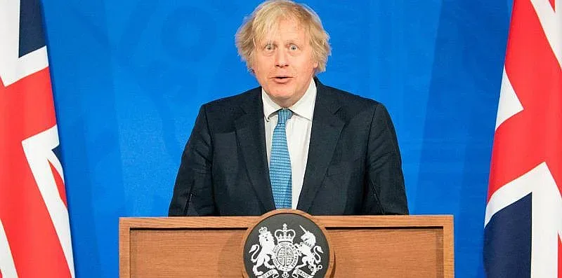 Борис Джонсън зарадва британците за Коледа. Какво им подарява?