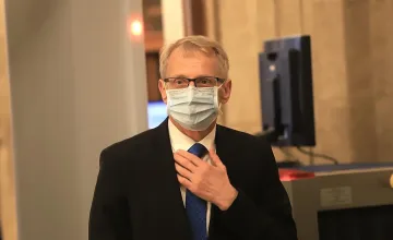 Денков поискал 13,5% скок на учителските заплати